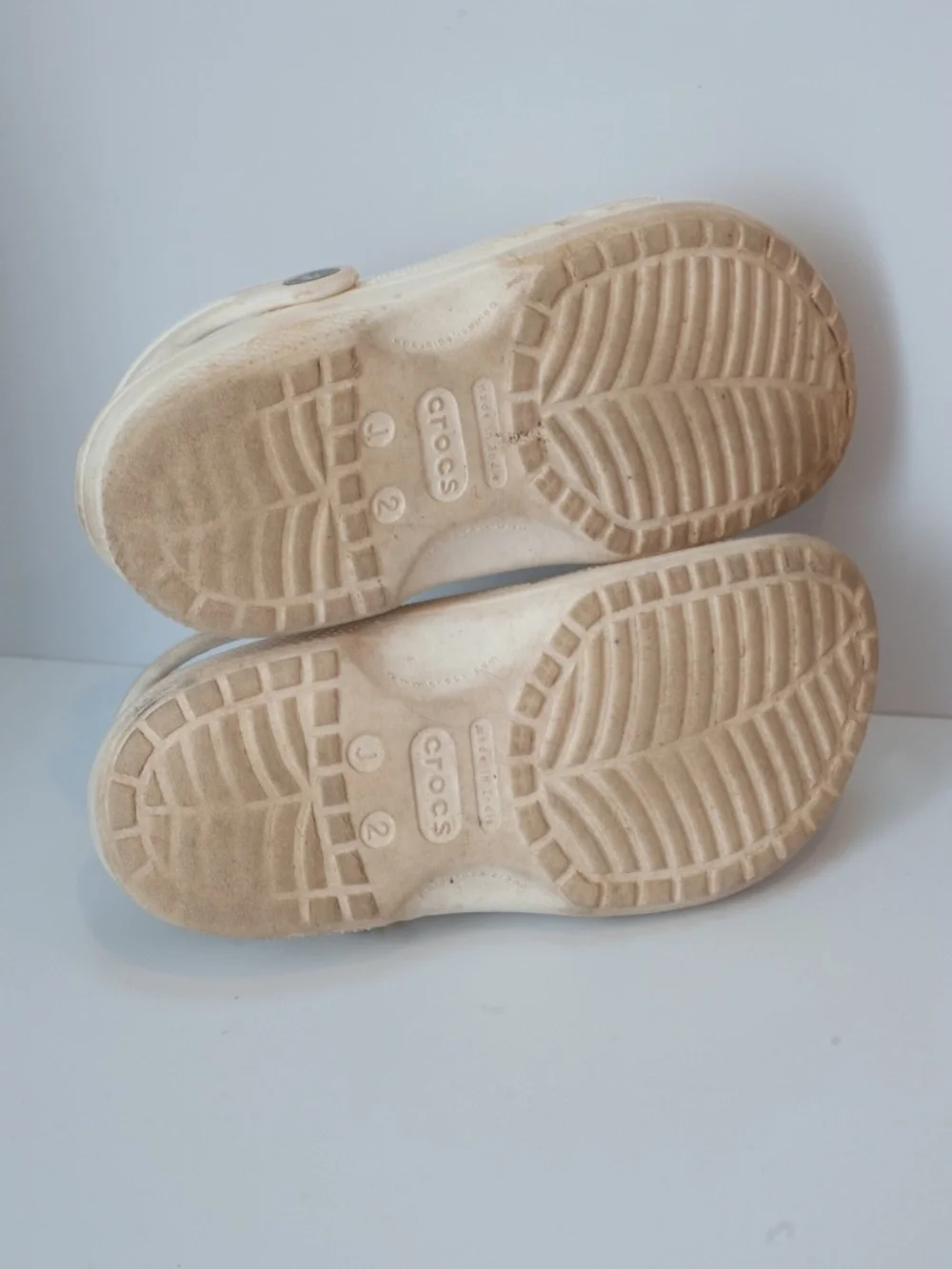 Used Kids Classic Crocs in White Size J2